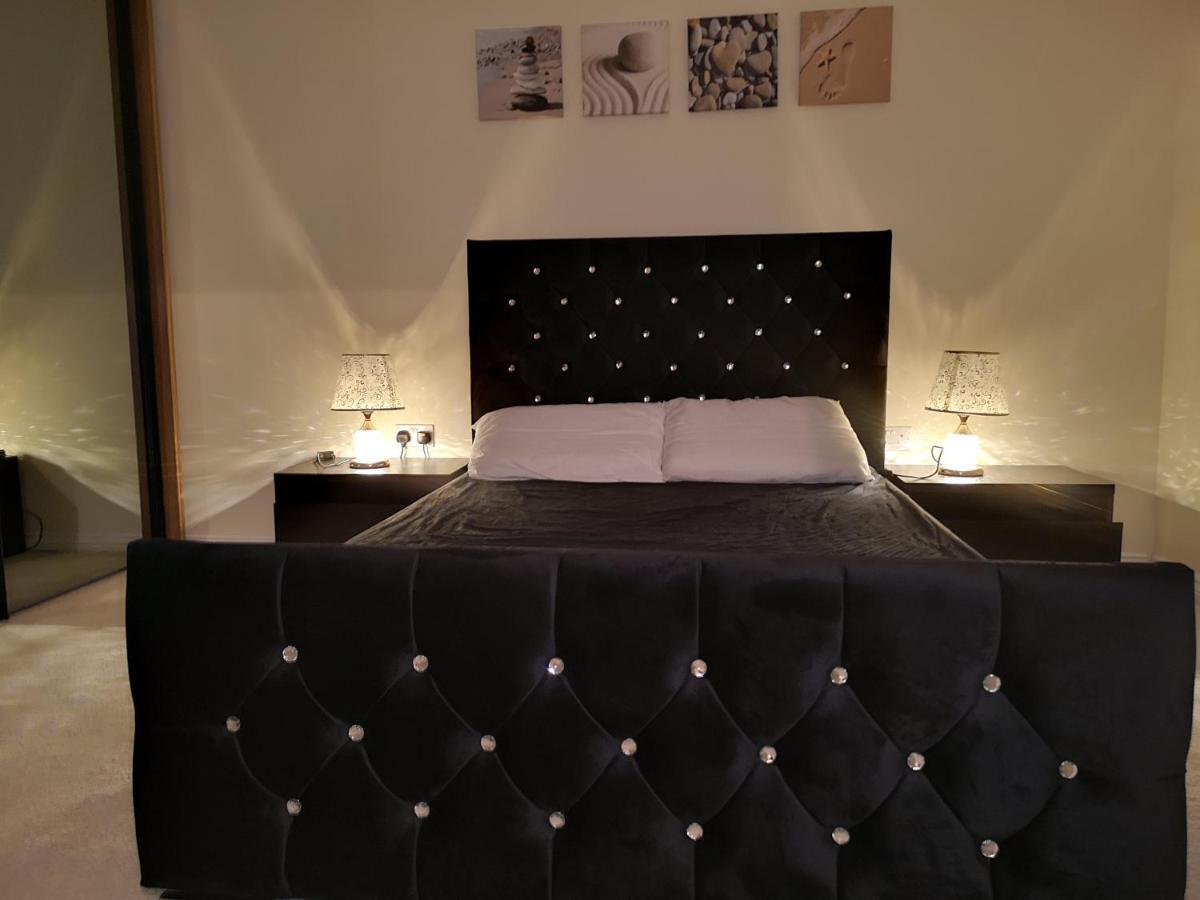 Apartment Nightingale Gardens - 4 Bed Detached House -