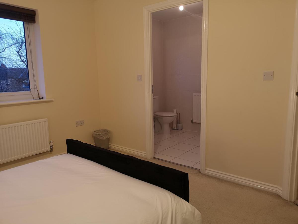 Nightingale Gardens - 4 Bed Detached House - Manchester