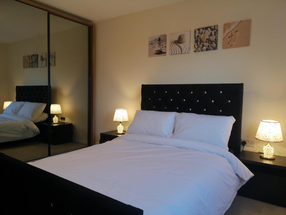 Nightingale Gardens - 4 Bed Detached House - *