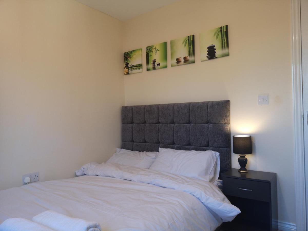 Nightingale Gardens - 4 Bed Detached House - * Manchester